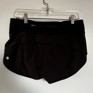 LULULEMON BLACK SHORTS women’s size 6 (fits S/M)